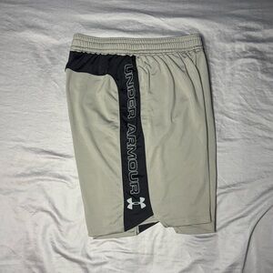 Men's Under Armour Light Gray Athletic Shorts